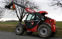 Manitou 735 LSU ořezávání větví ze stromů