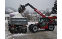 Manitou při nakládce sněhu - kalamita Vsetín 2009