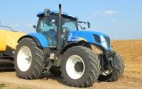 Traktor New Holland 7060