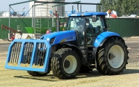 Traktor New Holland 7060